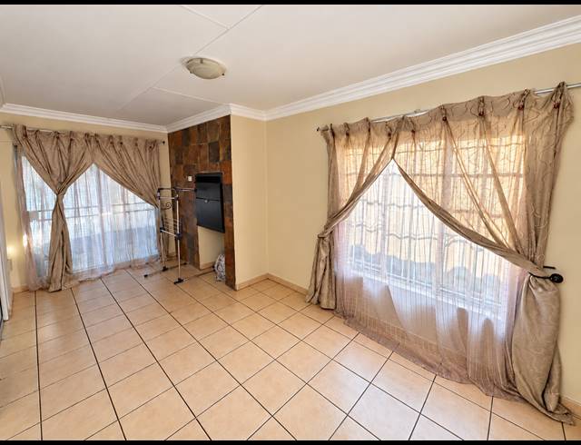 3 BEDROOM HOUSE FOR SALE IN BEN FLEUR